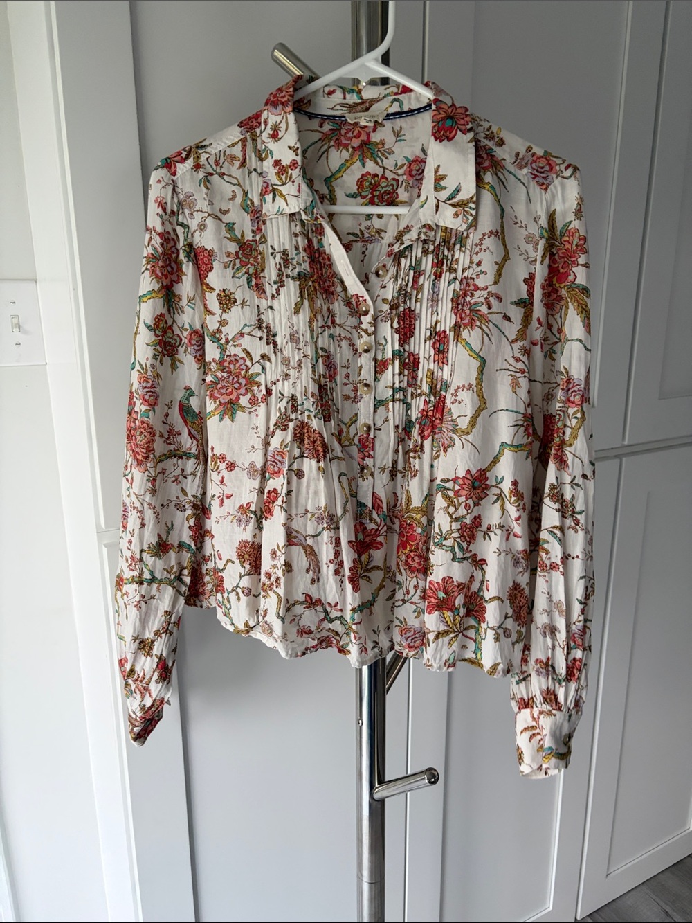 Pilcro by Anthropologie Bird Printed Pintuck 3/4 Button-Front Blouse, Size M - Picture 3 of 12